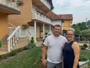 “Bračni par iz Amerike: ‘Vratili smo se jer nijedna zemlja nema dušu kao Bosna’” “Bračni par iz Amerike: ‘Vratili smo se jer nijedna zemlja nema dušu kao Bosna’”