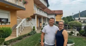 “Bračni par iz Amerike: ‘Vratili smo se jer nijedna zemlja nema dušu kao Bosna’” “Bračni par iz Amerike: ‘Vratili smo se jer nijedna zemlja nema dušu kao Bosna’”