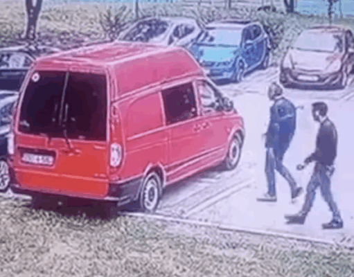“Video: Lopovi uhvaćeni u pokušaju krađe kombija u sarajevskom naselju Hrasno” pokušaj krađe vozila Hrasno