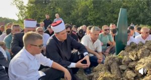 Emotivan snimak sa dženaze policajcu Samiru: Njegov sin učio Fatihu svom ocu