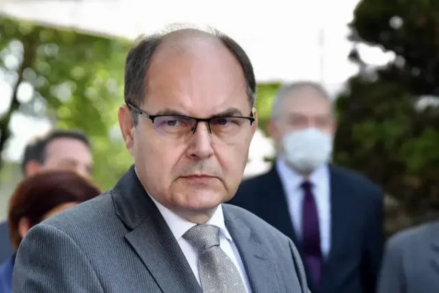 Narod više nema vremena čekati- Schmidtu upućen poziv da nametne i vanredne državne izbore Narod više nema vremena čekati- Schmidtu upućen poziv da nametne i vanredne državne izbore