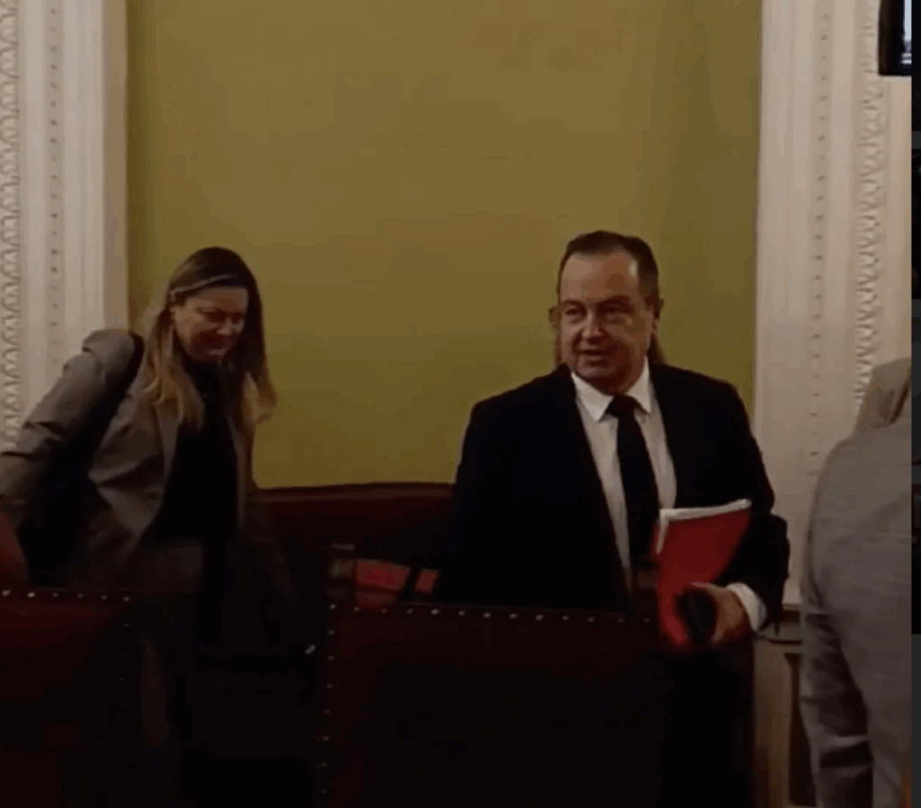 Dačić pobjegao od medija zbog pitanja koje su mu postavili