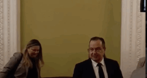 Diplomatski bjekstveni manevar ili nešto više? Dačić pobjegao od medija zbog pitanja koje su mu postavili Dačić pobjegao od medija zbog pitanja koje su mu postavili