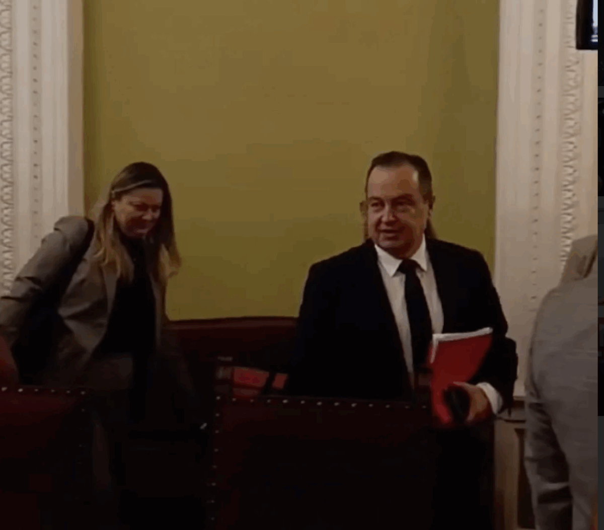 Dačić pobjegao od medija zbog pitanja koje su mu postavili
