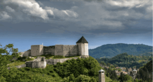 Tešanjska tvrđava – čuvar historije i jedna od najbolje očuvanih utvrda u BiH Tešanjska tvrđava historija