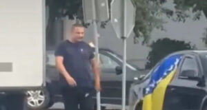 (VIDEO) Skandal nad skandalima: Kamiondžija napao navijače BiH i psovao im muslimansku majku