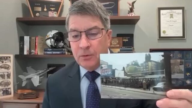 BIVŠI KOMANDANT AMERIČKE PETE FLOTE SE PRISJEĆA- Bio sam tamo kada se desila Srebrenica, znali smo da... BIVŠI KOMANDANT AMERIČKE PETE FLOTE SE PRISJEĆA- Bio sam tamo kada se desila Srebrenica, znali smo da...