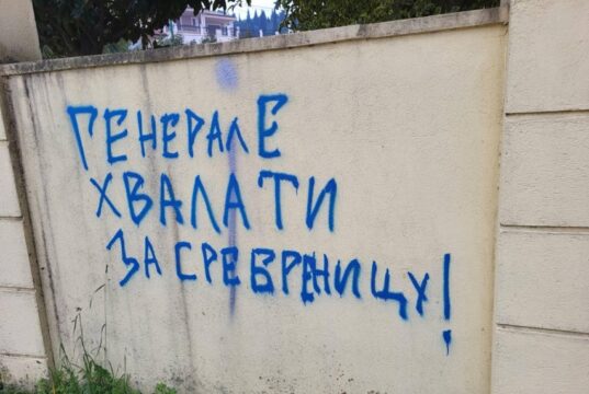 BRUKA I SRAMOTA: Sramne poruke na zidovima Ambasade BiH