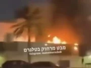 (VIDEO) IRAN UDARIO U SRCE AMERIKE U DUBAIJU! Pogodio metu koja mijenja sve: haos koji eskalira! (VIDEO) IRAN UDARIO U SRCE AMERIKE U DUBAIJU! Pogodio metu koja mijenja sve: haos koji eskalira!