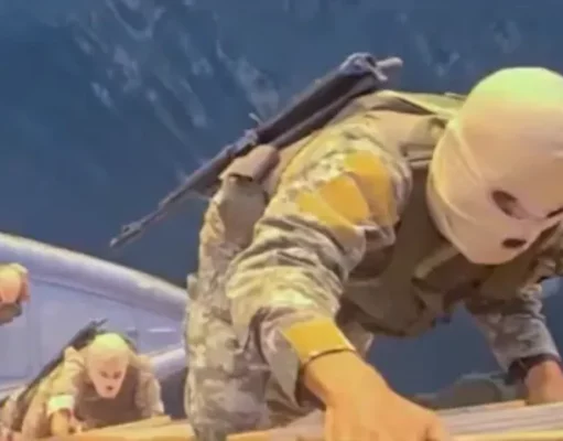 Iran zaplijenio dva broda u Hormuzu, objavljena snimka (VIDEO)