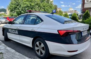 Policajci suspendovani: Usred dana vodili ljubav u patrolnom vozilu, prolaznik ih snimio