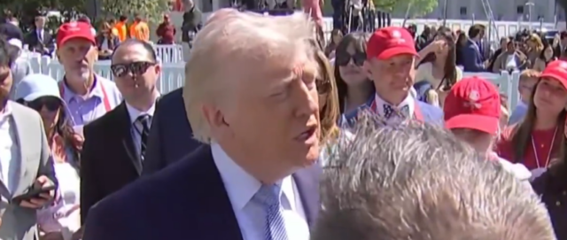 SKANDALOZNO OPRAVDANJE: Trump šokirao izjavom, tvrdi da nije ratni zločin to što…