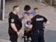 Snimak iz Tuzle zapalio mreže: Specijalac ošamario maloljetnika, MUP TK hitno reagovao!