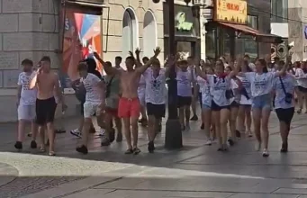 SKANDAL U BEOGRADU! Srednjoškolci u Knez Mihailovoj skandirali Ratku Mladiću!