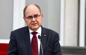 “PRIJETILI MU CRNOM LISTOM?”: Schmidt navodno daje ostavku