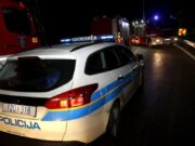 FILMSKA POTJERA: Bježao policiji, zabio se u betonski zid pa pokušao nestati u šumi…