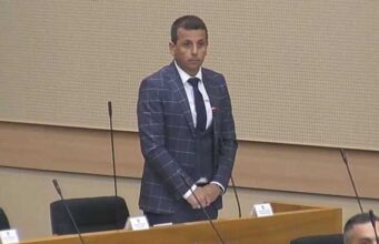 “OVO NIJE NORMALNO”: Vukanović ponovo udaljen sa sjednice, EVO ŠTA JE ZASMETALO STEVANDIĆU (VIDEO) "OVO NIJE NORMALNO": Vukanović ponovo udaljen sa sjednice, EVO ŠTA JE ZASMETALO STEVANDIĆU (VIDEO)