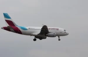 Pet osoba povrijeđeno nakon snažne turbulencije iznad BiH: Avion Eurowingsa upao u vrtložno strujanje iza A380 Pet osoba povrijeđeno nakon snažne turbulencije iznad BiH: Avion Eurowingsa upao u vrtložno strujanje iza A380