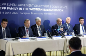 NA POMOLU NOVI POLITIČKI SAVEZ? SDA, HDZ i opozicija iz RS-a potpisali zajednički dokument NA POMOLU NOVI POLITIČKI SAVEZ? SDA, HDZ i opozicija iz RS-a potpisali zajednički dokument