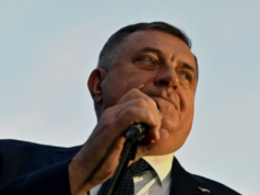 HLADAN TUŠ ZA DODIKA: Njegov favorit ispao iz igre, otkriveno ko je glavni kandidat za šefa OHR-a HLADAN TUŠ ZA DODIKA: Njegov favorit ispao iz igre, otkriveno ko je glavni kandidat za šefa OHR-a