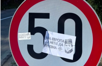 NOVA SRAMNA PROVOKACIJA U RS-u: Pogledajte poruke koje su osvanule na saobraćajnim znakovima, policija šuti (FOTO) NOVA SRAMNA PROVOKACIJA U RS-u: Pogledajte poruke koje su osvanule na saobraćajnim znakovima, policija šuti (FOTO)