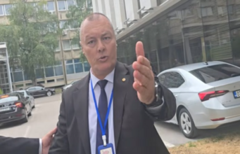 “ŠTO SI ME DANAS NAPAO?”: Pogledajte snimak suočavanja Vukanovića i obezbjeđenja nakon haosa u Skupštini (VIDEO)