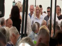 Pogledajte kako je završen politički skup, ljudi u potpunom nevjerici! Pogledajte kako je završen politički skup, ljudi u potpunom nevjerici!