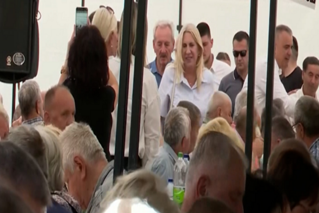 Pogledajte kako je završen politički skup, ljudi u potpunom nevjerici!