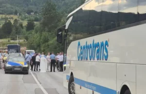 Haos u saobraćaju: Masovna tuča potpuno zaustavila saobraćaj, policija na terenu!