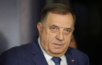 “NEKE SAM STVARI TEK SADA SAZNAO”: Dodik se sastao u Palama sa oštećenima u policijskoj akciji, evo šta je poručio "NEKE SAM STVARI TEK SADA SAZNAO": Dodik se sastao u Palama sa oštećenima u policijskoj akciji, evo šta je poručio