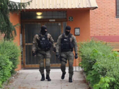 Velika policijska akcija! Priveden federalni ministar, oduzet mu mobilni telefon! Velika policijska akcija! Priveden federalni ministar, oduzet mu mobilni telefon!