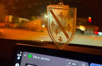 DRAMA NA PUTU PREMA CAZINU: Policija RS-a tražila da iz vozila ukloni ljiljane, zaprijetili su mu…