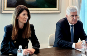 POGLEDAJTE ČEGA SE ČOVIĆEV HDZ DOSJETIO: Darijana Filipović dobila armiju lažnih pratilaca iz… POGLEDAJTE ČEGA SE ČOVIĆEV HDZ DOSJETIO: Darijana Filipović dobila armiju lažnih pratilaca iz...